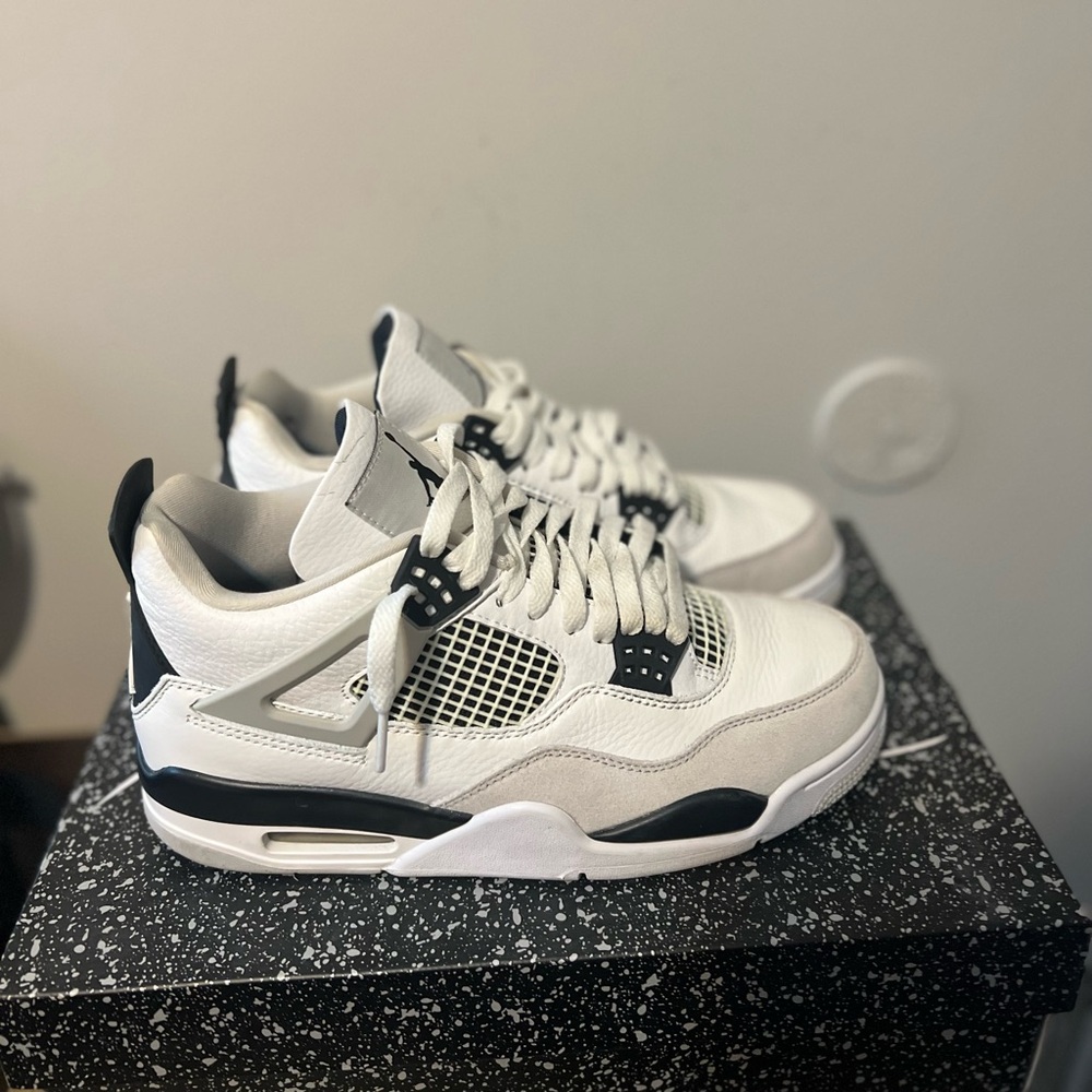 Air Jordan 4 Retro